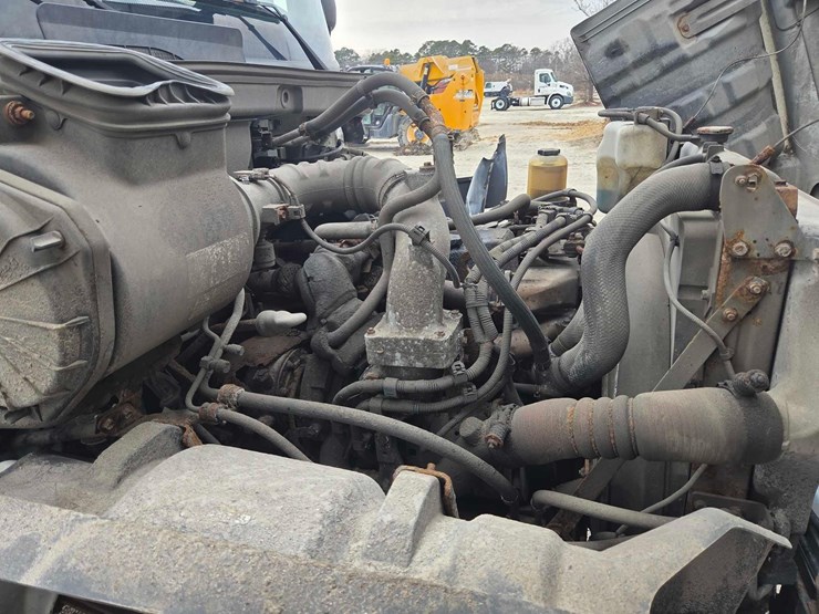 2016-hino-268-image-11