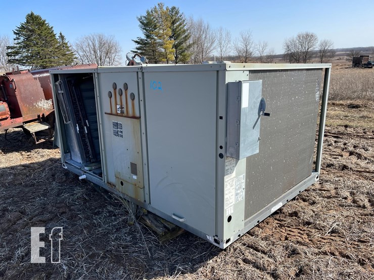 trane-rooftop-heating-/-air-conditioning-unit-image-3