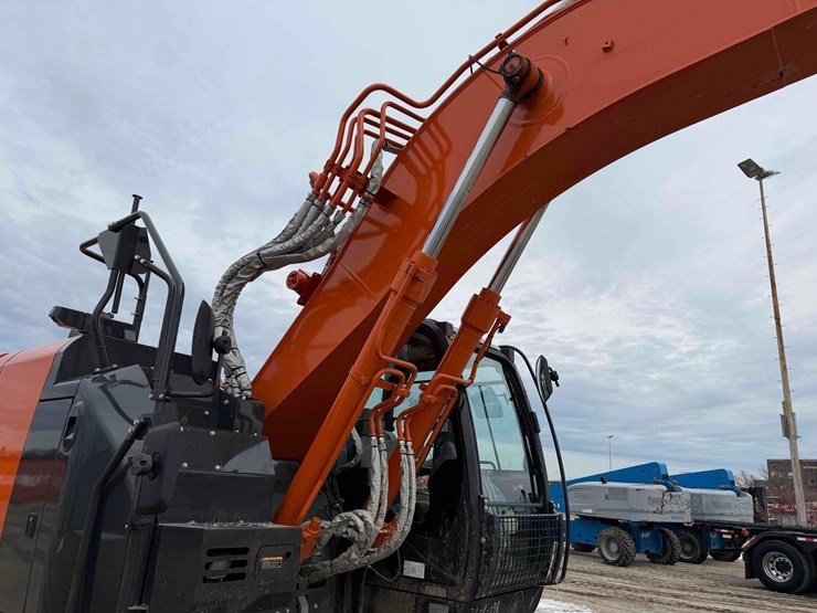 2023-hitachi-zx225us-image-17