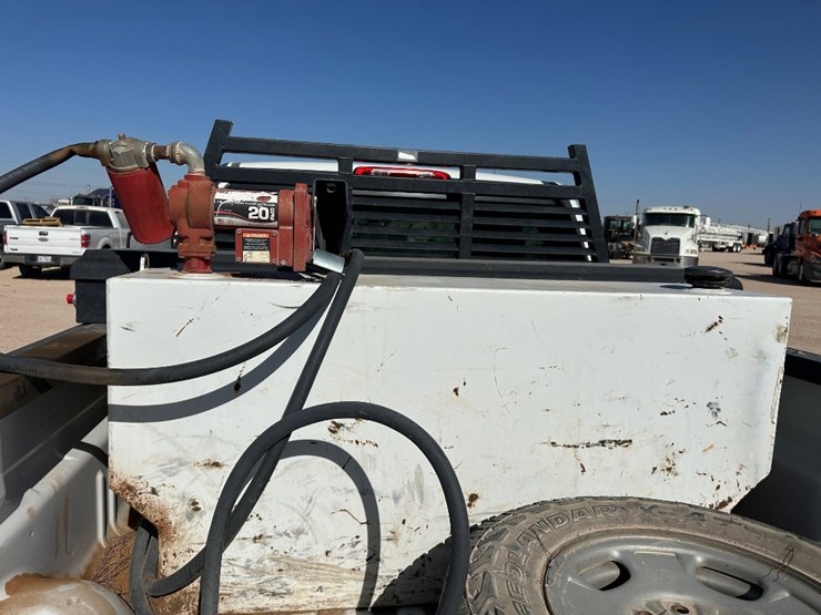 2017-chevrolet-silverado-2500hd-image-8