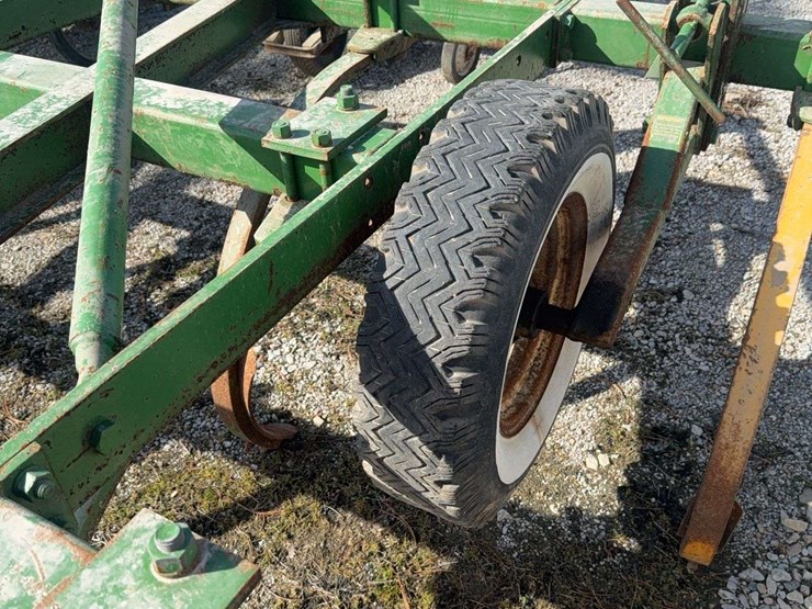 john-deere-100-image-3