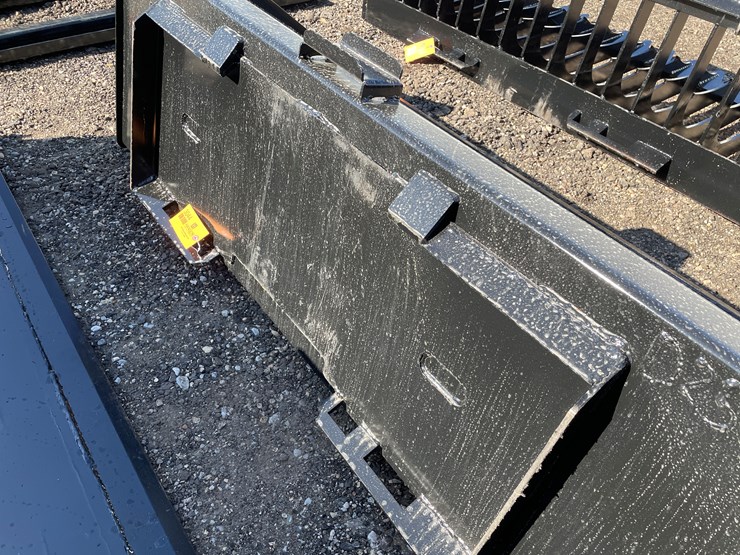 #3044-•-66"-skid-steer-bucket-with-blade-image-5