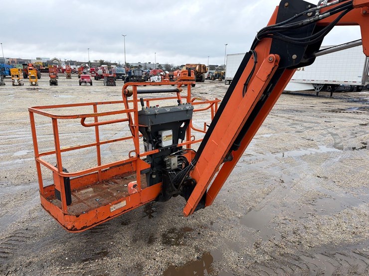 2016-jlg-800aj-image-10