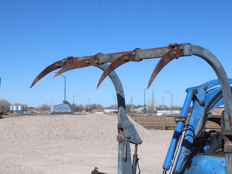 new-holland-tm125-image-13