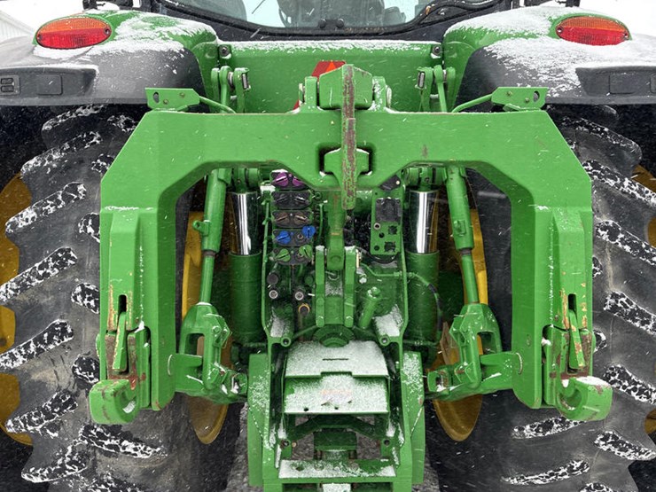 2011-john-deere-8335r-image-22