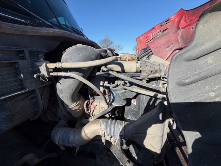 2013-freightliner-cascadia-113-image-21