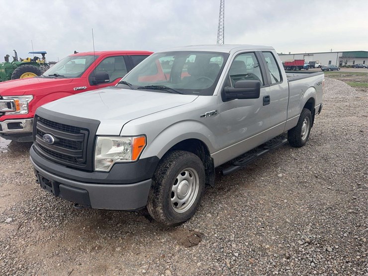 2014-ford-f150-xl-image-1