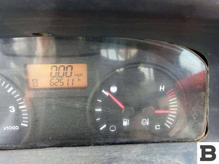 2016-kubota-m8540hd-image-38