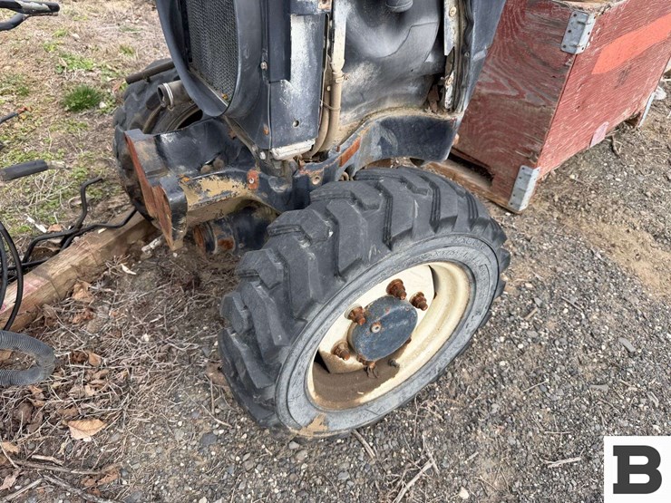 new-holland-tn75vas-tractor---parts-image-13