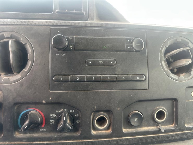 2013-ford-e350-image-9