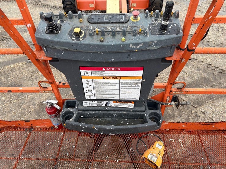 jlg-400s-image-12