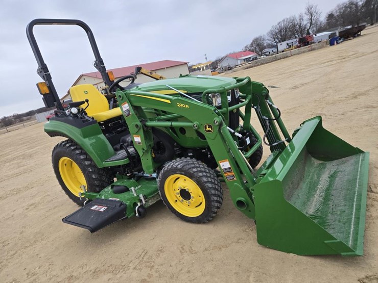 2025-john-deere-2038r-image-4