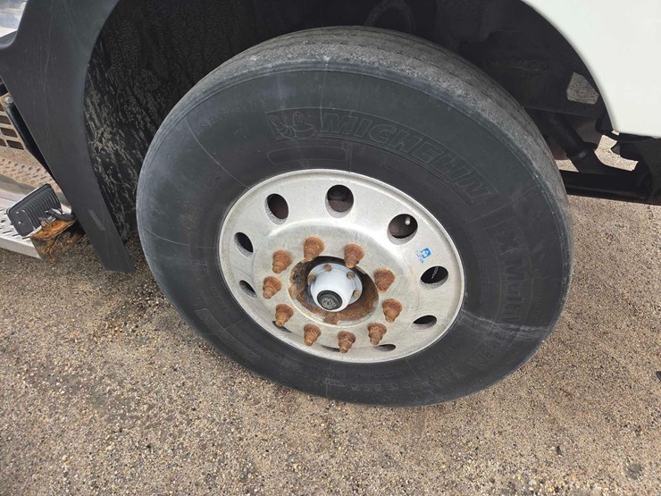 2019-mack-anthem-64t-image-10