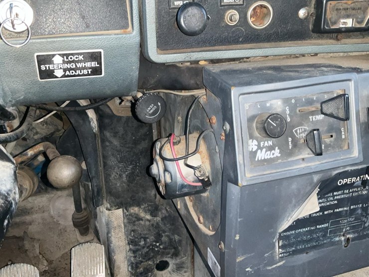 1989-mack-dm690s-image-14