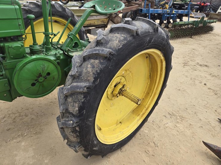 john-deere-b-image-4