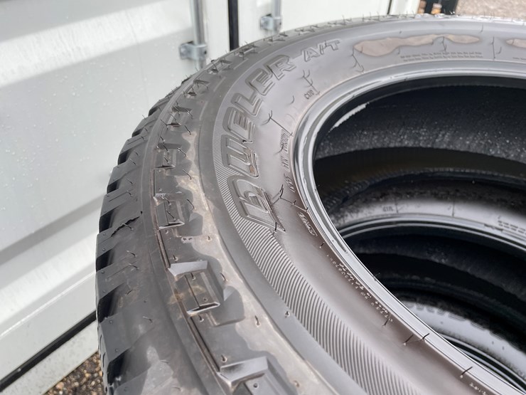 #3102-•-(4)-bridgestone-dueler-truck-tires-image-11