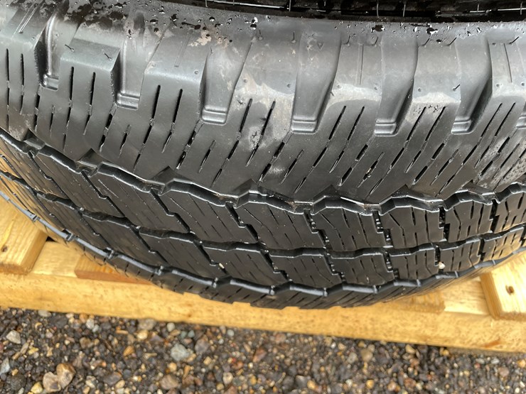 #3102-•-(4)-bridgestone-dueler-truck-tires-image-9
