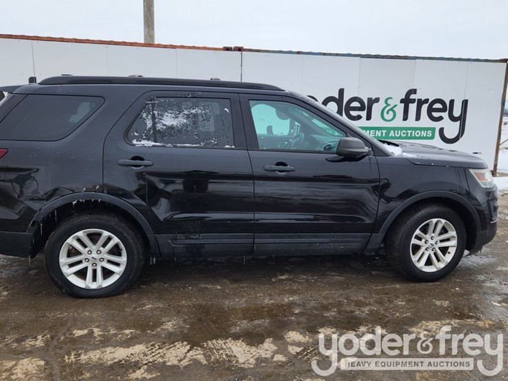 2016-ford-explorer-image-7