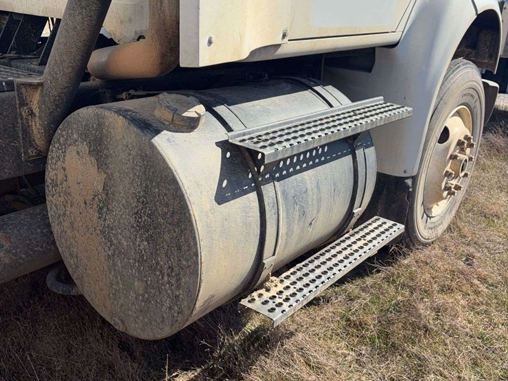 1993-international-8100-image-8