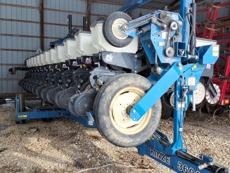 2009-kinze-3600-image-6