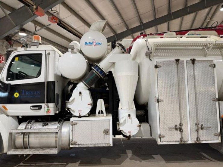 2017-peterbilt-567-image-35