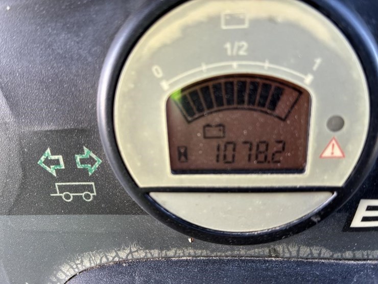 2013-john-deere-gator-image-9