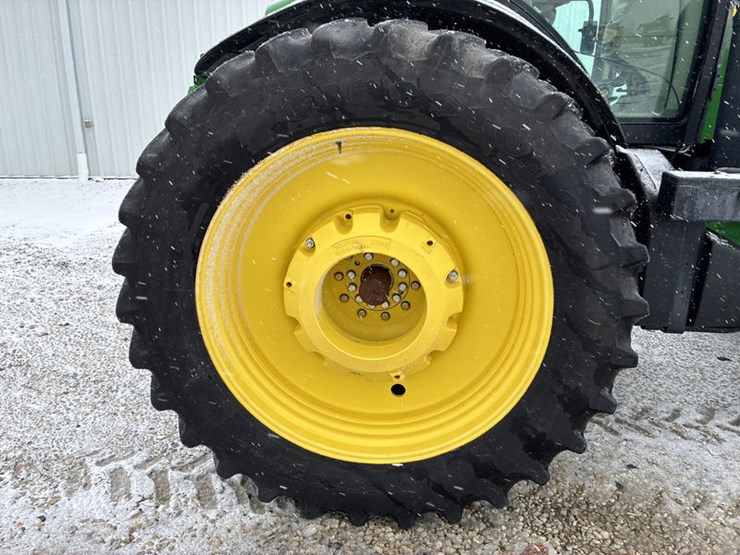 2011-john-deere-8335r-image-46