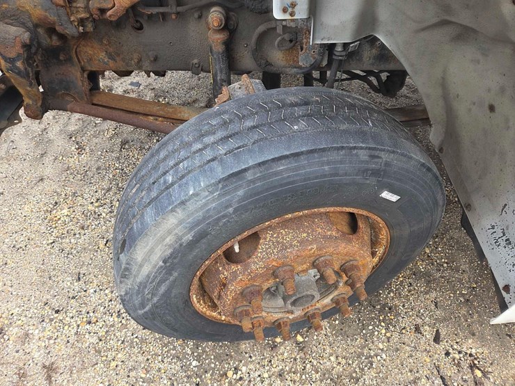 2016-hino-268-image-9