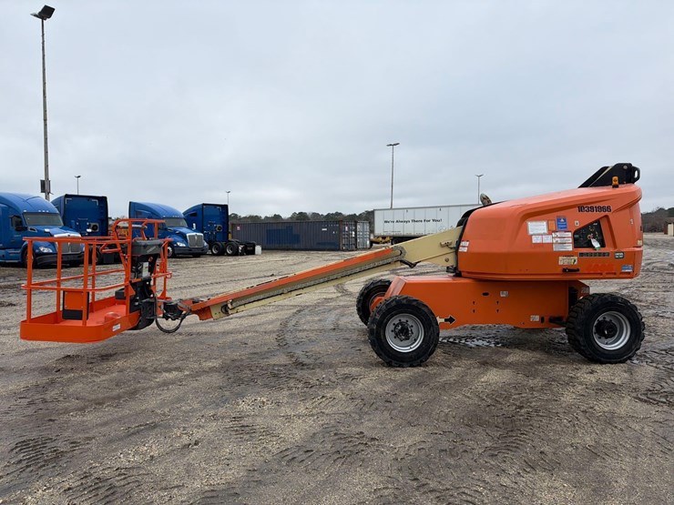 jlg-400s-image-1