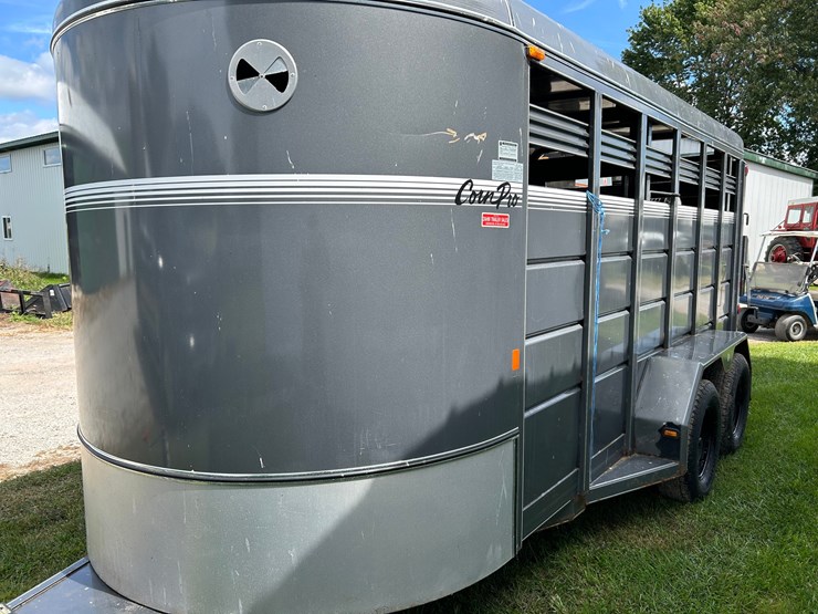 corn-pro-livestock-trailer-image-2