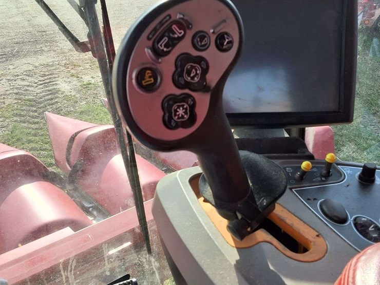 2014-case-ih-5130-image-21