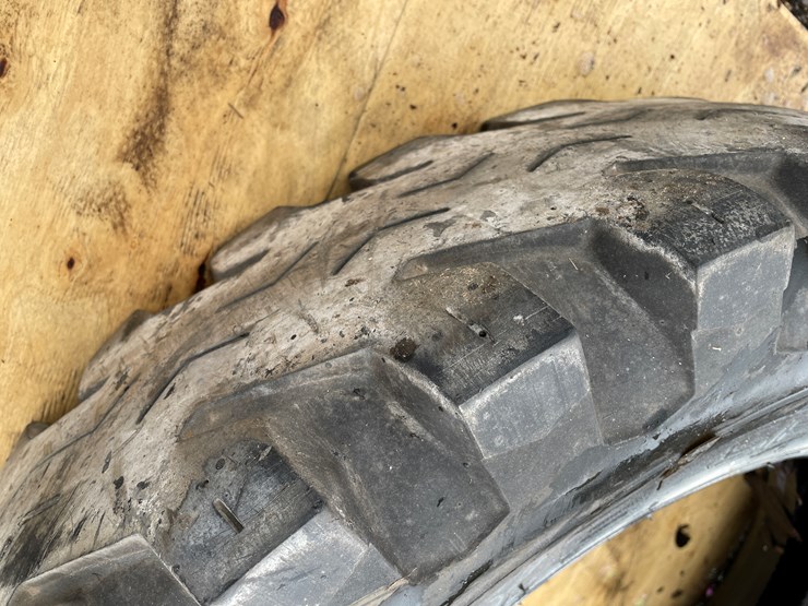 #3053-•-(2)-commuter-tires-image-13