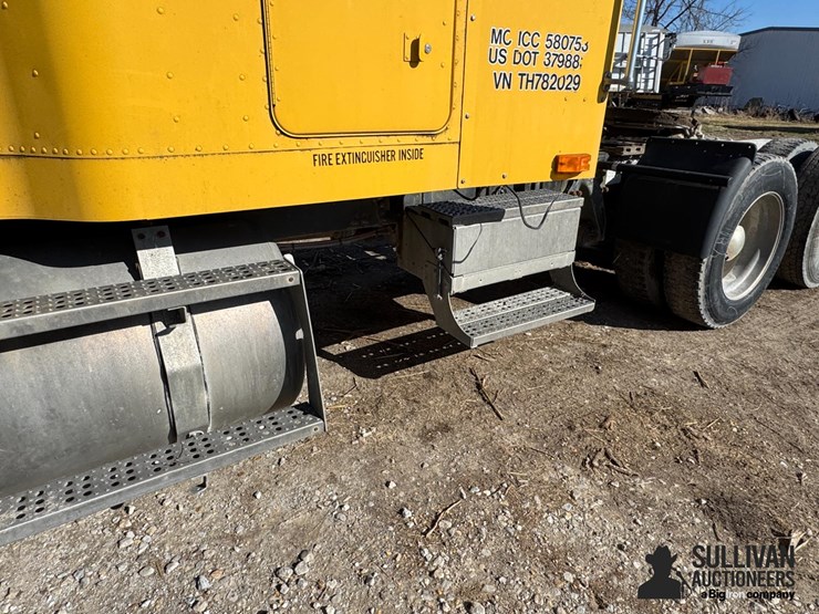 1996-freightliner-fld120-image-18