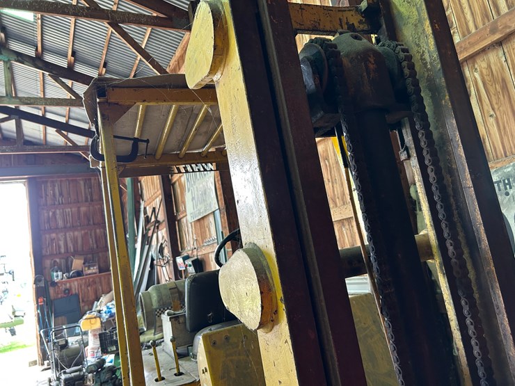 white-lip-gas-forklift-image-9