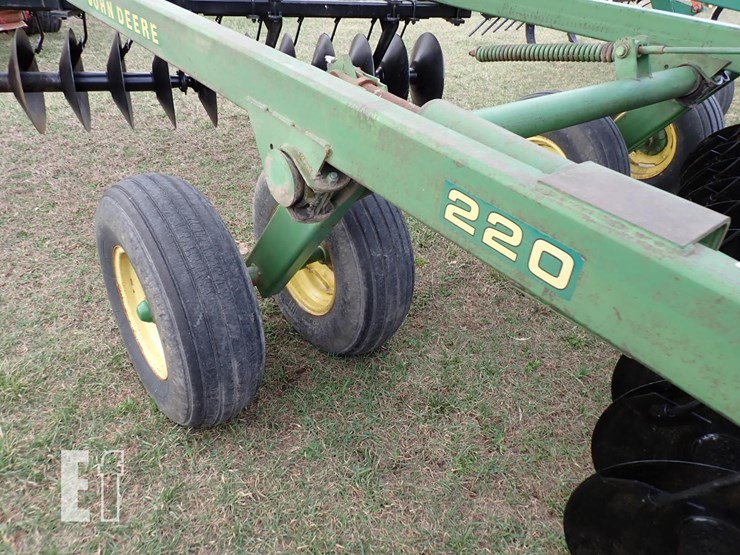 john-deere-220-image-5