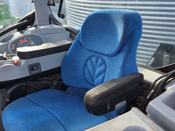 2010-new-holland-t7050-image-18