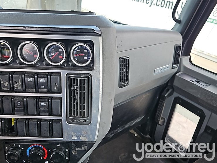 2020-mack-mack-anthem-t64-6x4-truck-tractor,-day-cab,-mp-7-425hp-diesel-engine,-automatic-m-drive-transmission-image-37