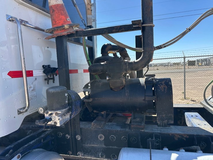 2012-peterbilt-386-image-10