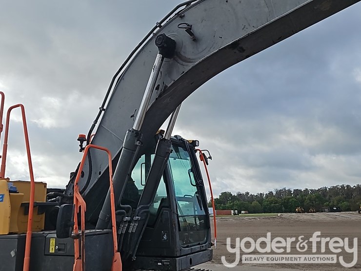 2020-volvo-ec200el-image-15