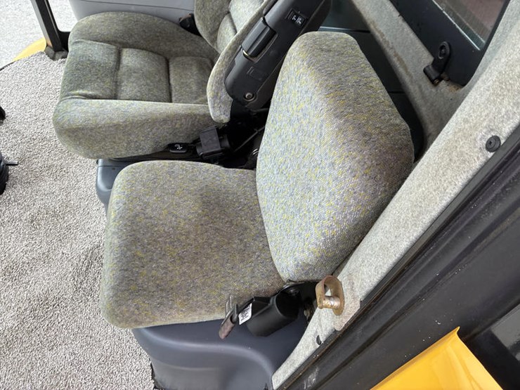 2009-new-holland-cr9060-image-91