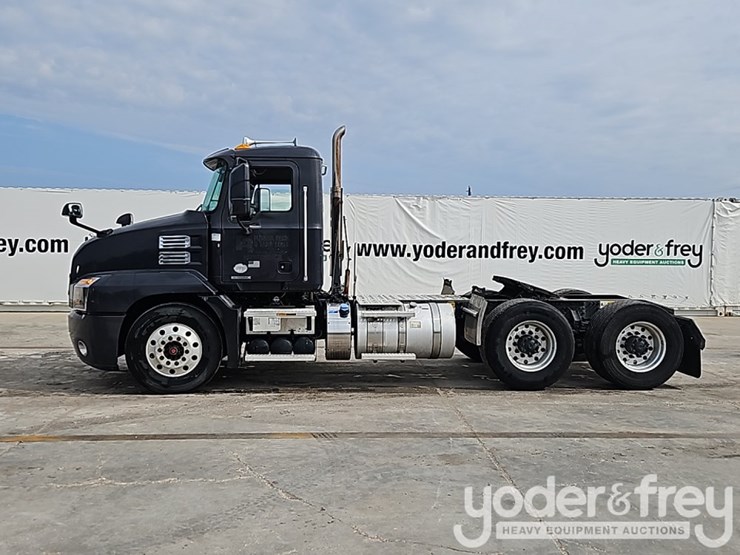 2020-mack-mack-anthem-t64-6x4-truck-tractor,-day-cab,-mp-7-425hp-diesel-engine,-automatic-m-drive-transmission-image-3