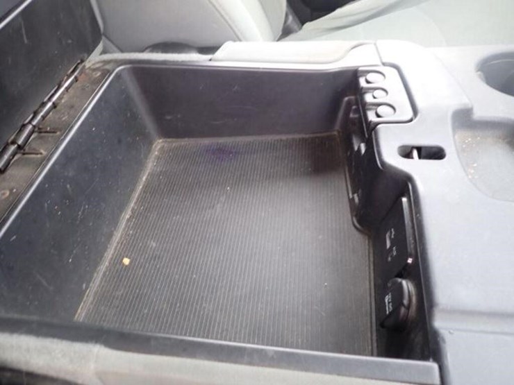 2015-dodge-ram-1500-image-36