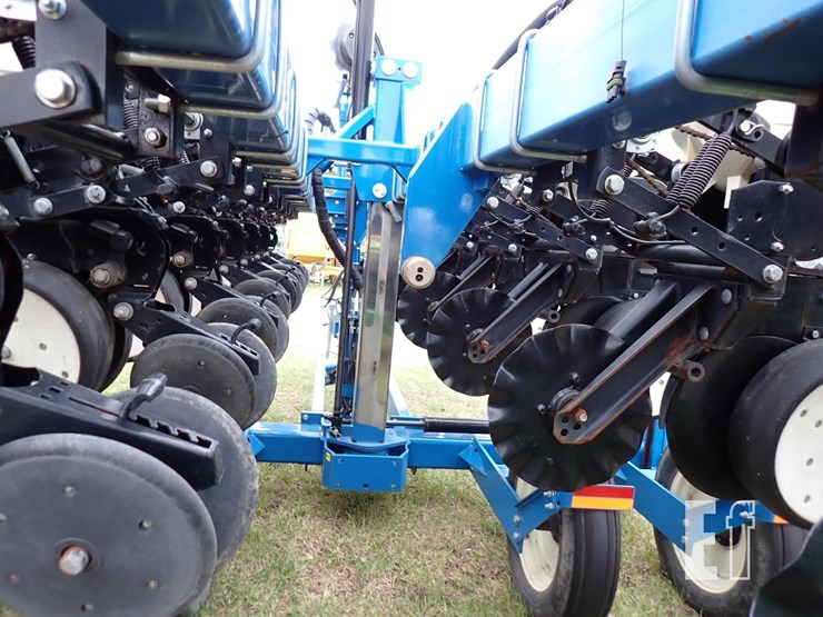 2012-kinze-3500-image-12