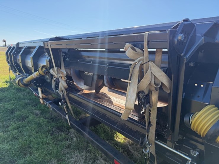 #2641-•-2025-drago-12-40-12-row-corn-header-image-12