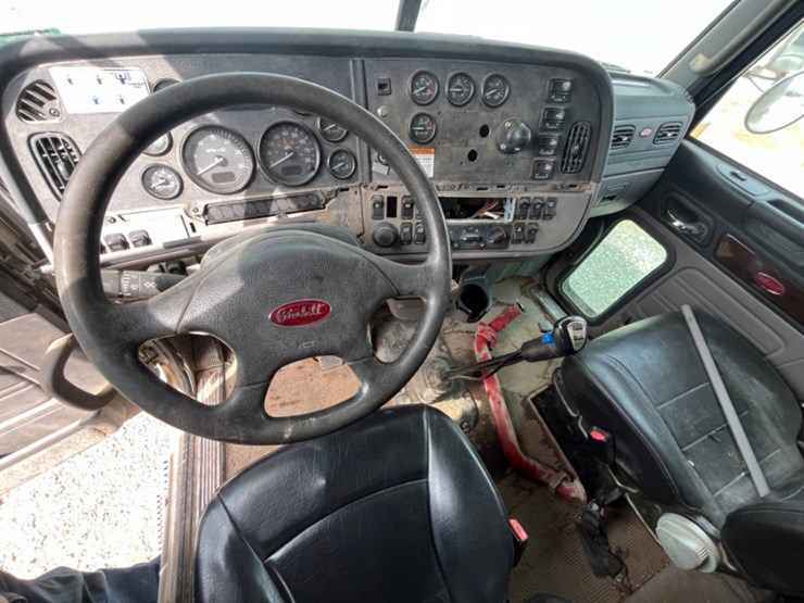 2013-peterbilt-367-image-16