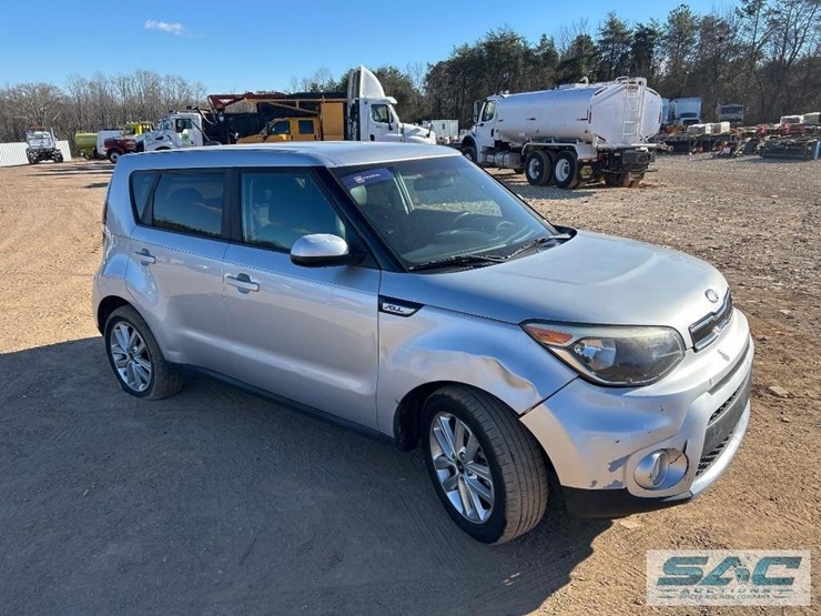 2019-kia-soul-4dr-hatchback-image-1