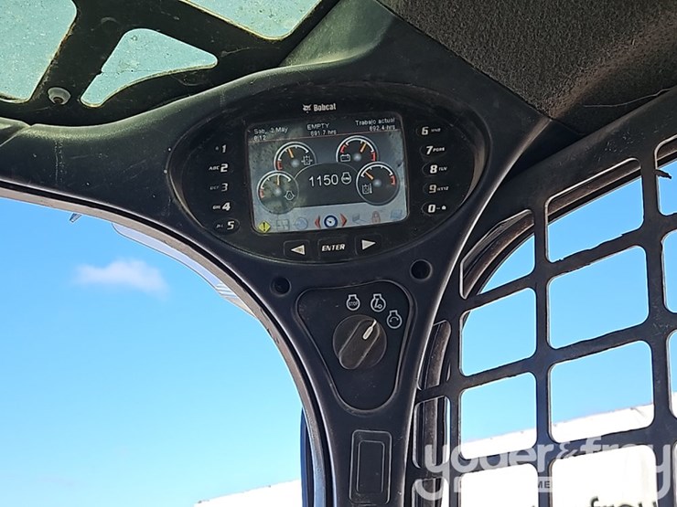 2017-bobcat-s650-image-23