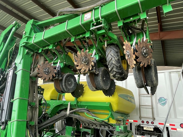 john-deere-1725-image-35