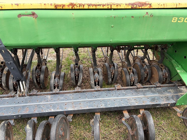 john-deere-8300-image-4