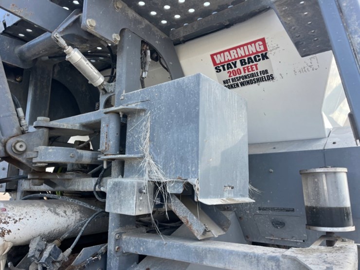 2020-freightliner-114sd-image-19